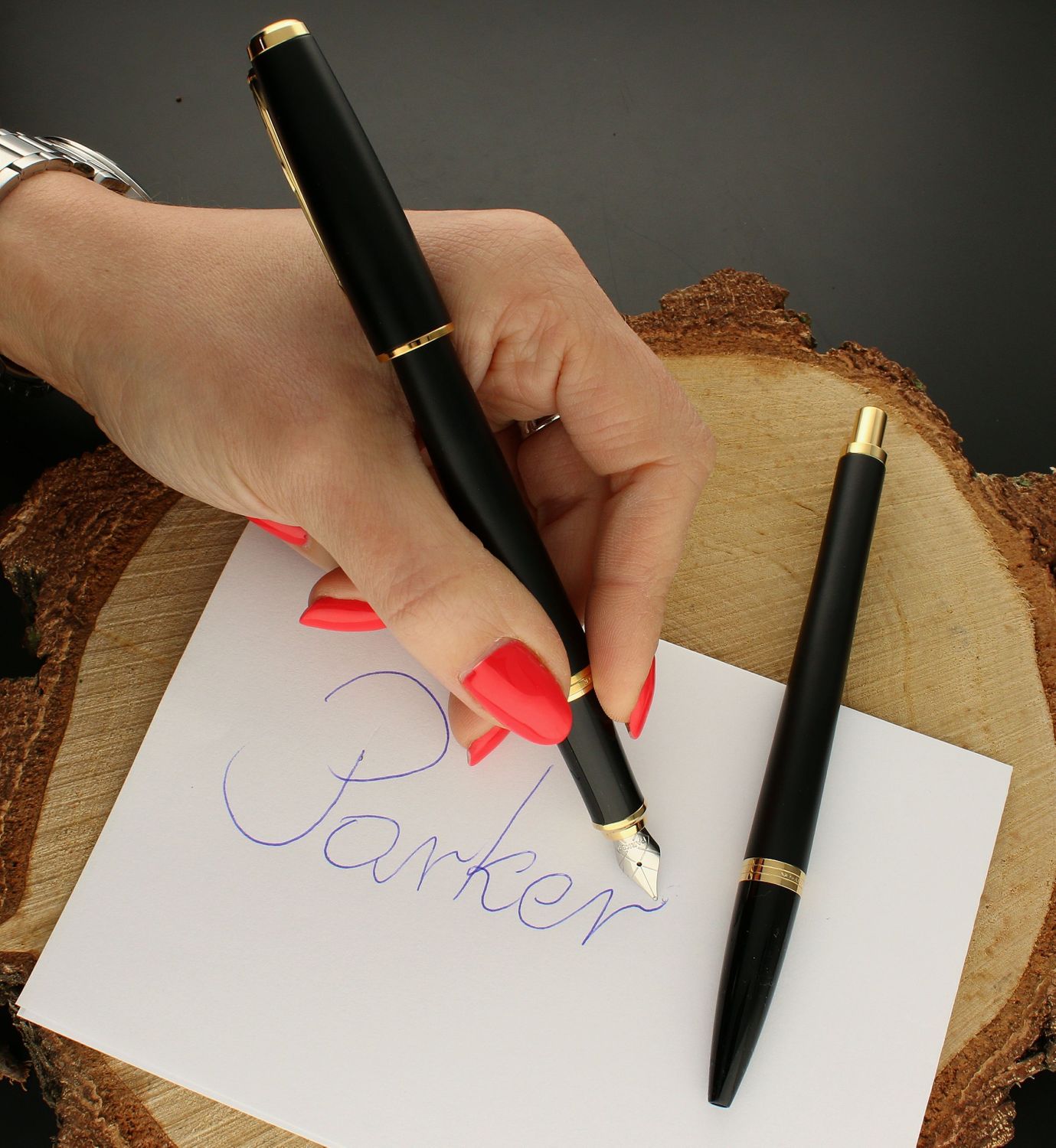 Pióro wieczne Parker Urban Classic Muted Black GT Urban Core Czarno Złoty. Pióro wieczne firmy Parker w czarnym, matowym ze złotymi wykończeniami to idealna propozycja dla kobiety jak i mężczyzny. Pióro  wyposażone w stalówkę ze stali nierdz.jpg